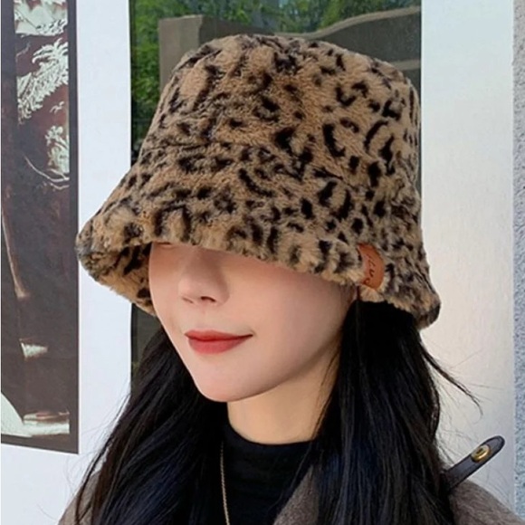 CoCopeaunts Large Bucket Hat, Faux Fur Animal Print - Picture 3 of 4